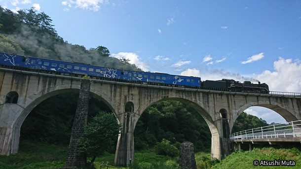 宮守川橋梁を渡る列車